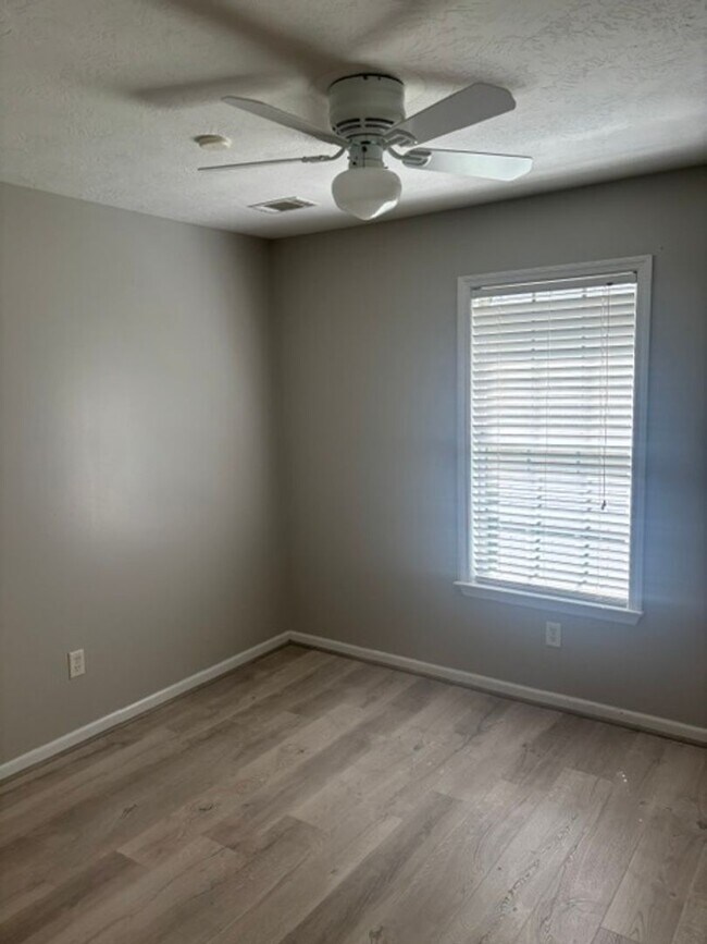 Building Photo - 377 Sandleton Way