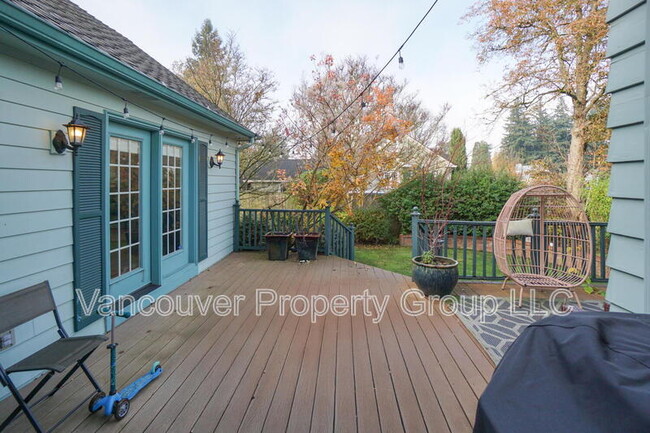 Building Photo - 309 W 37th St