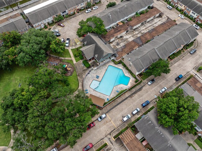 Building Photo - 2107 Lander Ln