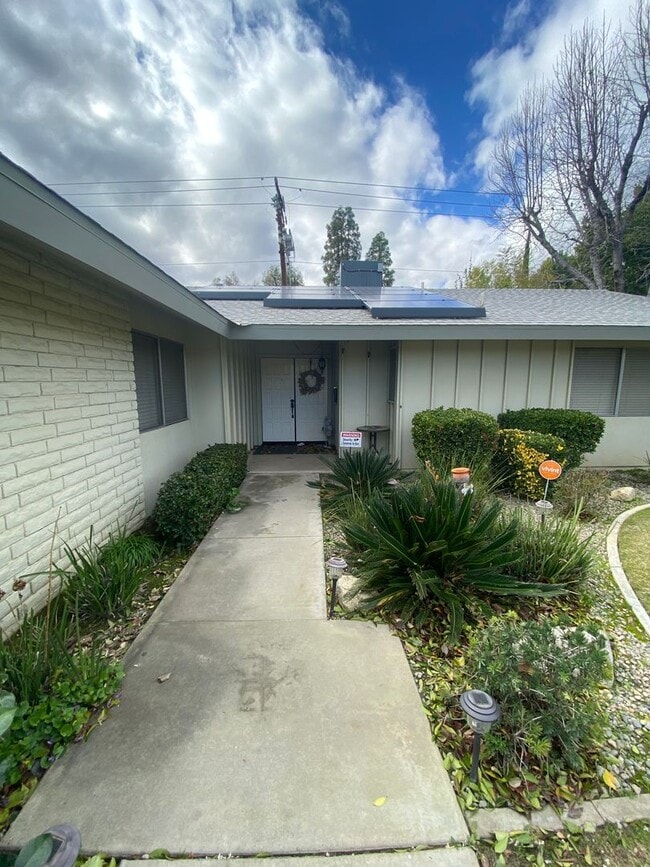 Building Photo - 55 and OLDER KERN CITY 2 BED UPDATED HOME