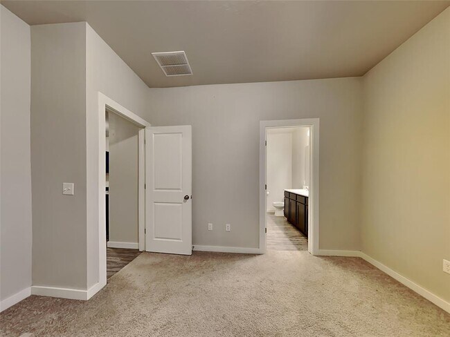 Building Photo - 14308 Peach Tree Dr