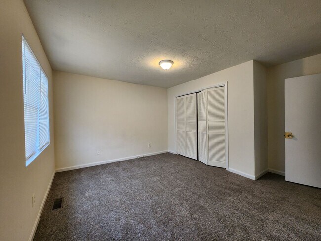 Building Photo - 2094-2094 Lenoa Ln