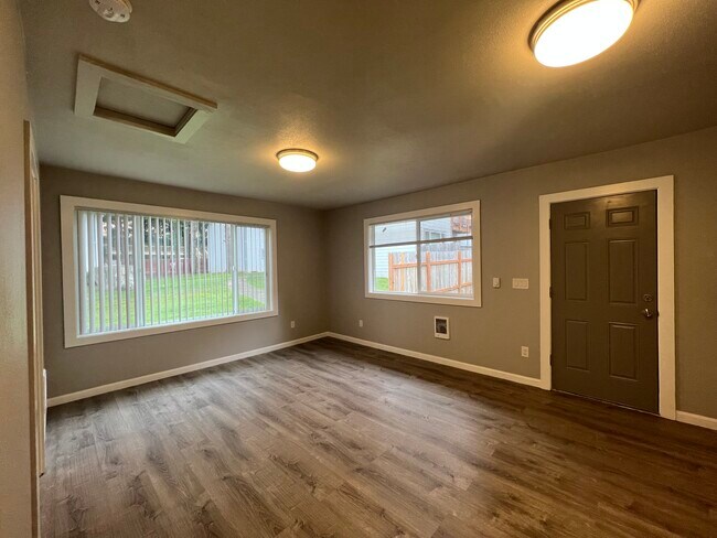 Building Photo - Briar Rose Apartments