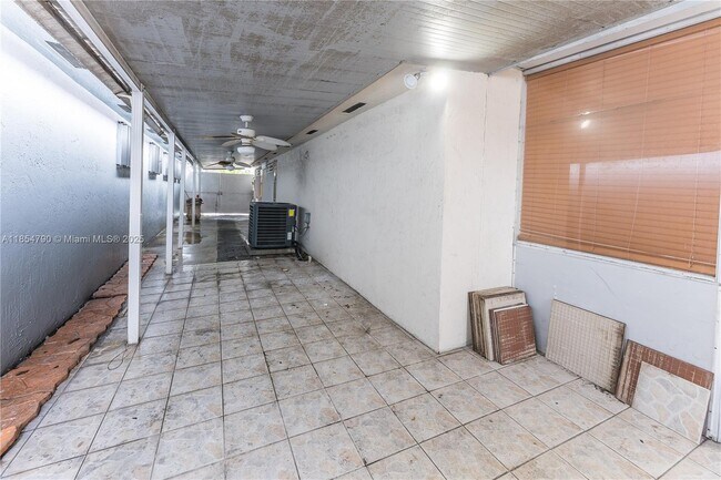 Building Photo - 7553 W 4th Ct