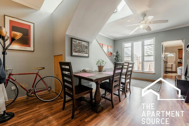 Primary Photo - 3036 N Seminary Ave