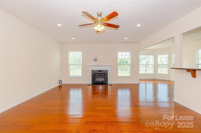 Building Photo - 2624 Snap Dragon Dr