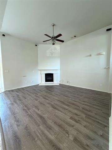 Building Photo - 10008 Tulare Ln