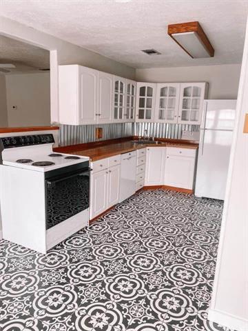 Building Photo - 3040 Country Club Rd