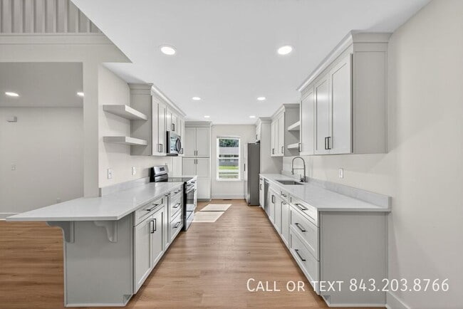 Building Photo - 955 Godber St