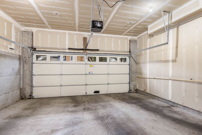 Building Photo - 93 Cougar Ridge Rd NW