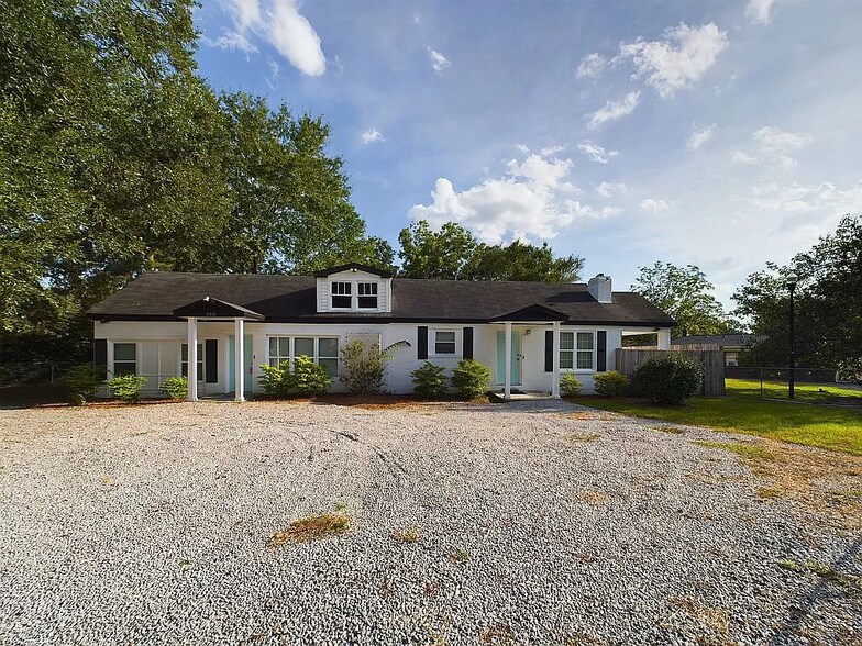 Building Photo - 3718 Live Oak St