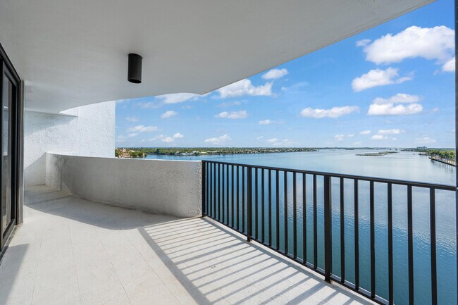 Building Photo - 1200 S Flagler Dr