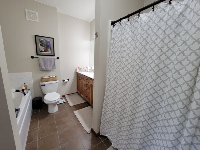 Building Photo - Spacious 2 Br/2Ba Condo w/1500 sq ft in Heart of St Louis Park! 2 Heated parking spots included!