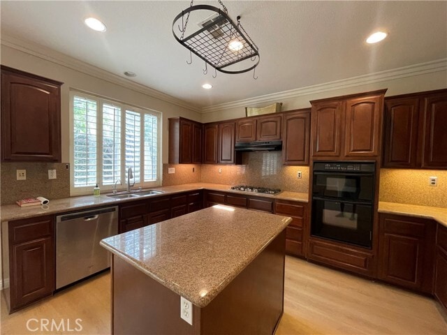 Building Photo - 16 Rosenblum