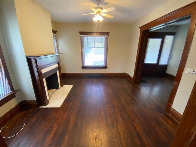 Building Photo - 426 E 15th Ave