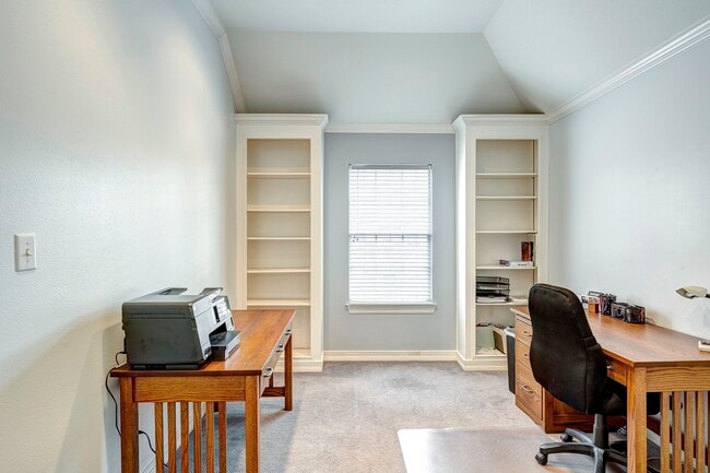 Building Photo - 1933 Haddon St