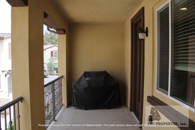 Building Photo - Beautiful Upgraded 3 Bd 3.5 Bth w/Large Bo...