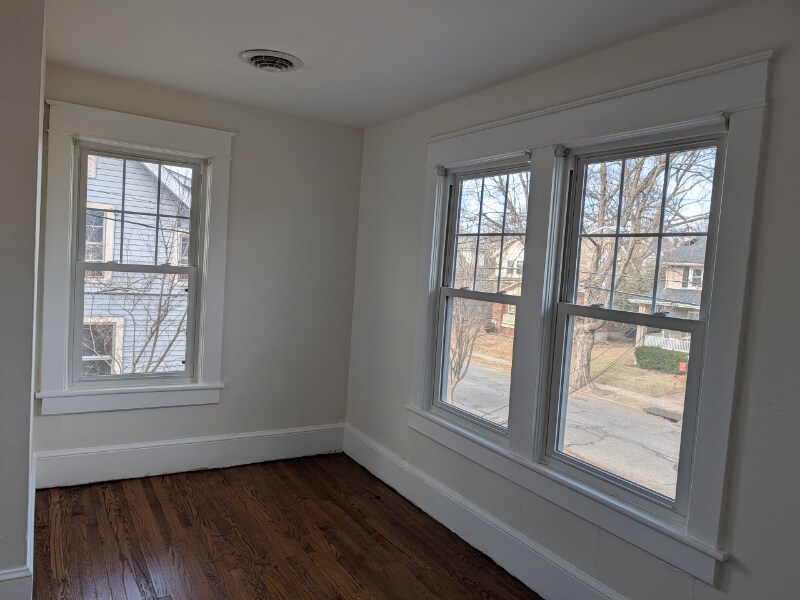 Building Photo - 2226 Windsor Ave SW