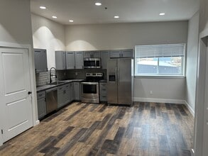 Building Photo - 1846 Dell Ave