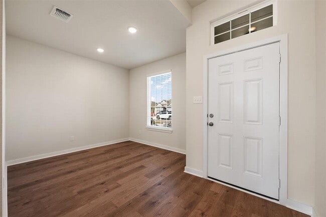 Building Photo - 109 Watch Hl