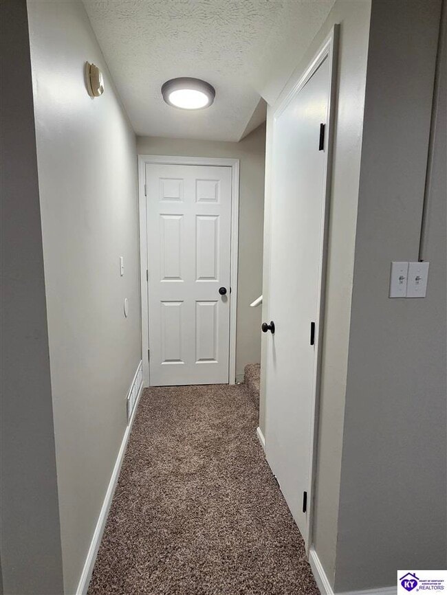 Building Photo - 526 Rose Creek Dr