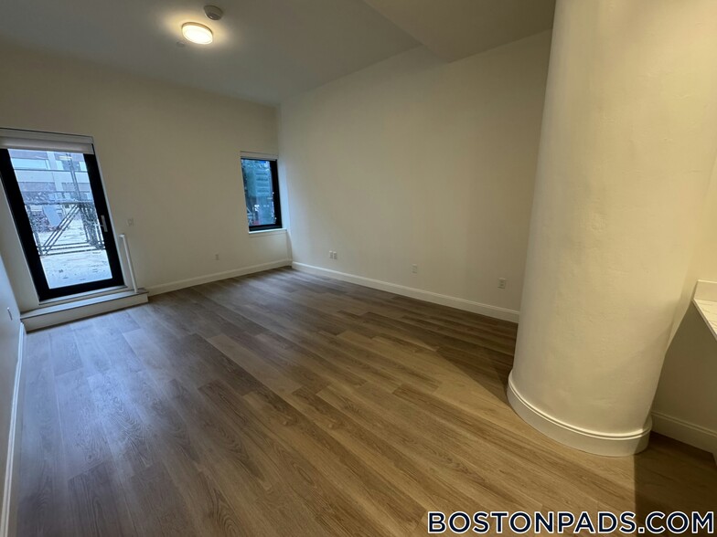 Building Photo - 1079 Commonwealth Ave