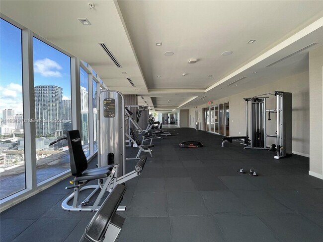 Building Photo - 1010 SW 2nd Ave