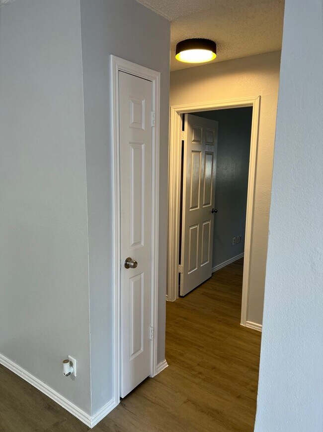 Building Photo - 405 Fantail Loop