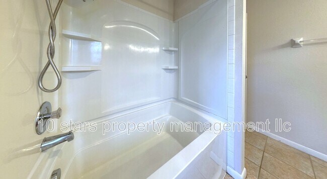 Building Photo - 31211 Stoney Brook Dr