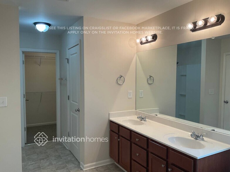 Building Photo - 319 Village Broad St