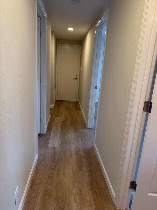 Building Photo - 1816 Boxwood Dr
