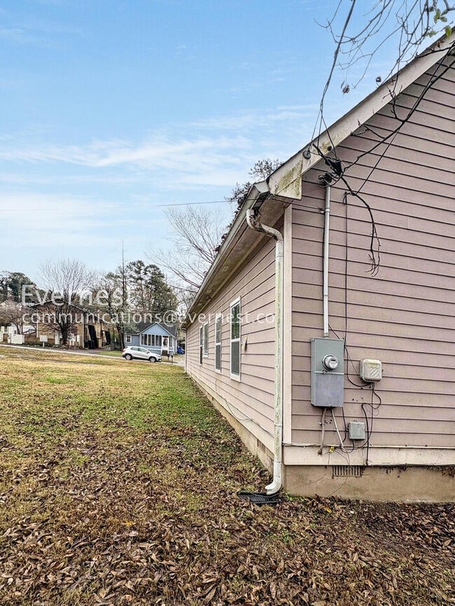 Building Photo - 2001 Chicago Ave NW