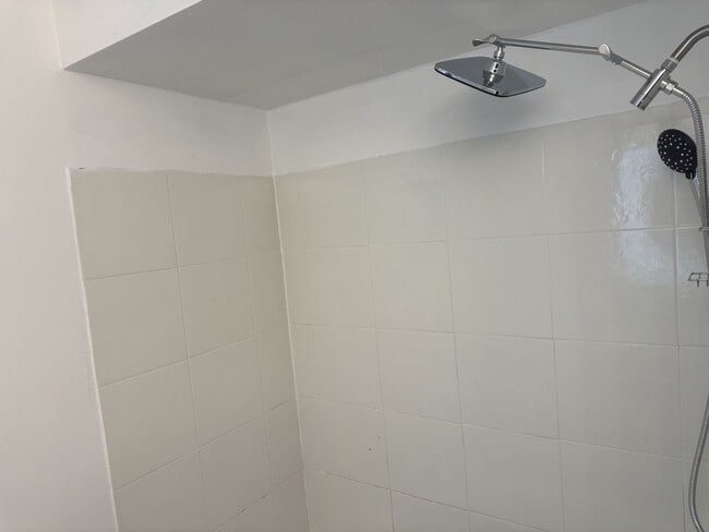 Building Photo - 15214 Woodlawn Ave