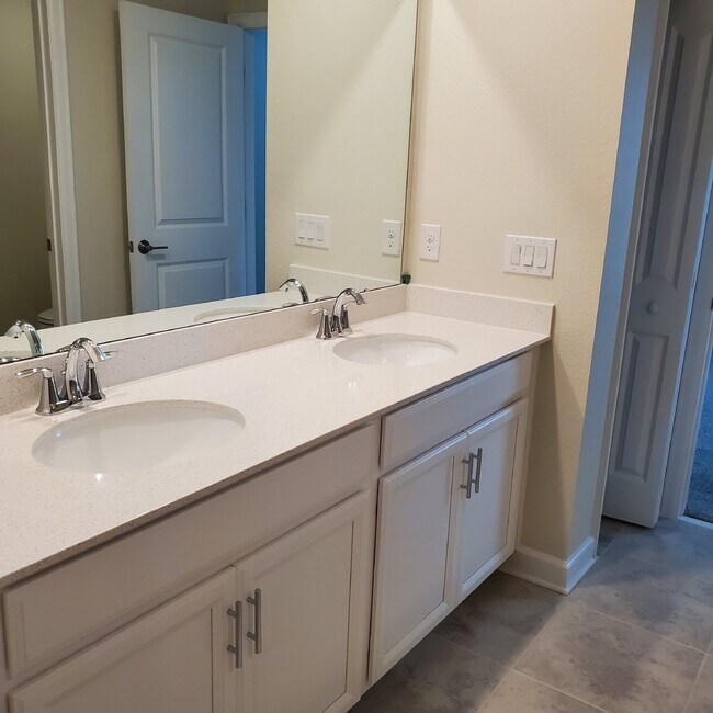 Building Photo - 4 Bedroom House in Soltera Springs