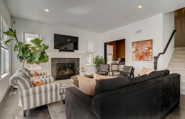 Building Photo - Executive & Modern 5BR/4BA Luxury Home. MO...