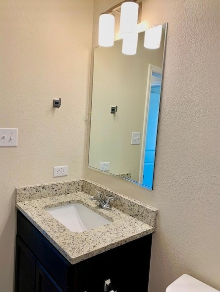 Building Photo - 808 Fallbrook Dr