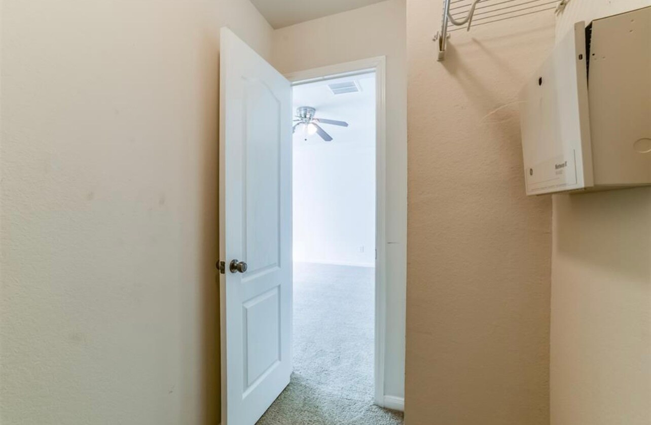 Building Photo - 8126 Montague Manor Ln