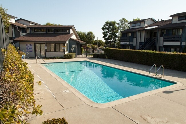 Building Photo - Great location, 2 Bedroom Condo