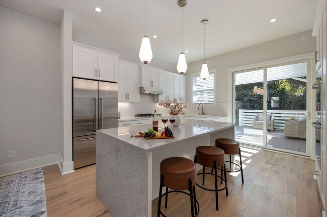 Building Photo - 521 Camden Dr