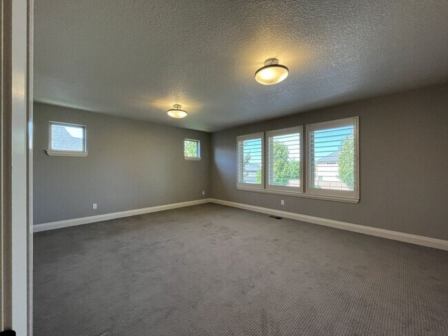 Building Photo - Elegant South Cooper Mountain Home with 4 Bedrooms, Bonus Room, Main-Level Suite & Designer Finishes