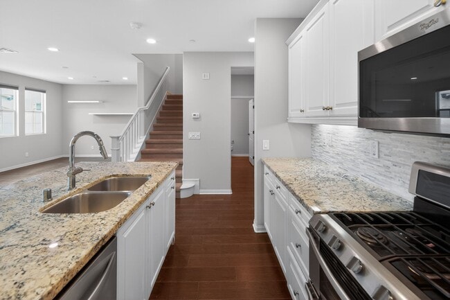 Building Photo - 16421 Veridian Cir