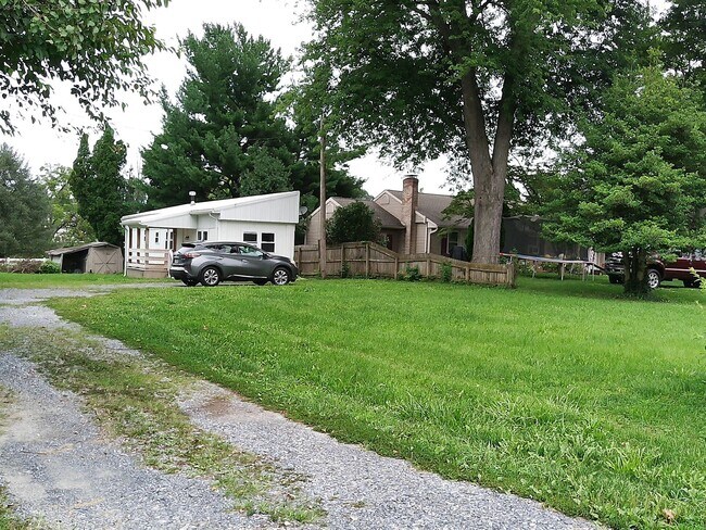 Building Photo - 2237 New Holland Pike