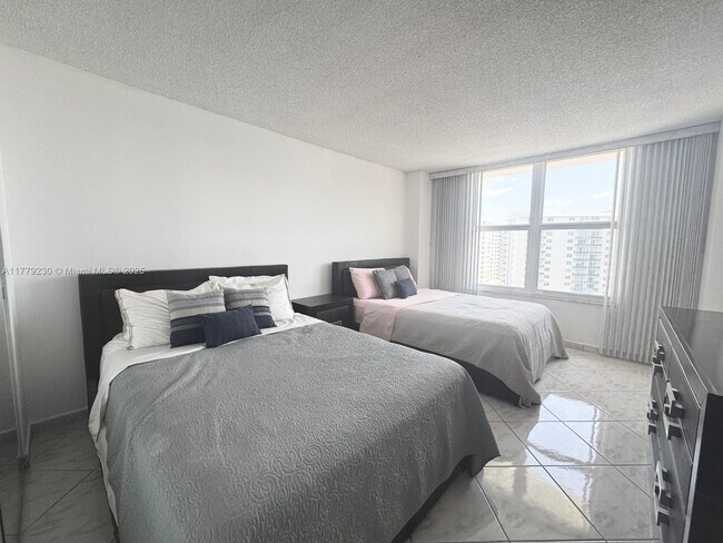 Building Photo - 3800 S Ocean Dr