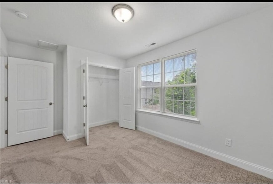 Building Photo - 251 Chapel St