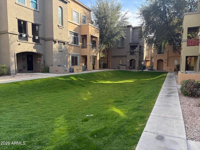 Building Photo - 16825 N 14th St