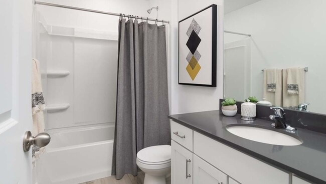 Building Photo - Newer Somersett Court Townhome!!