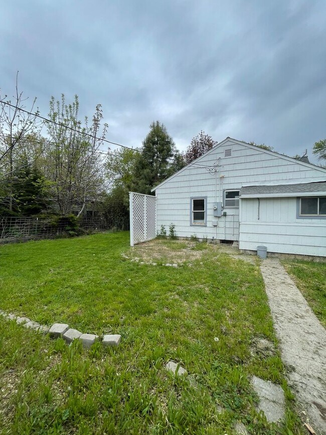 Building Photo - Quaint Single Level Home in New Plymouth