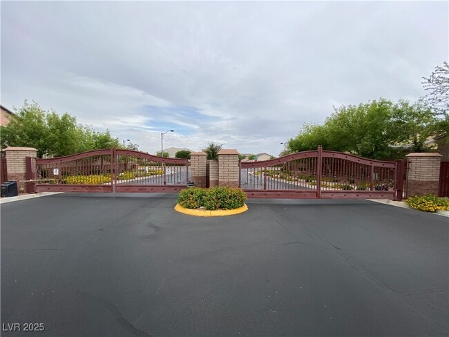 Building Photo - 10436 Yew Blossom Ave