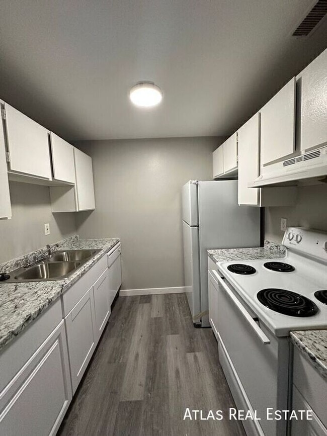 Building Photo - 1825 Zebulon Dr