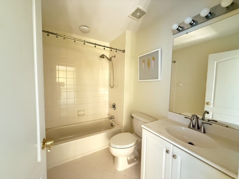 Building Photo - 3145 Pine Valley Way